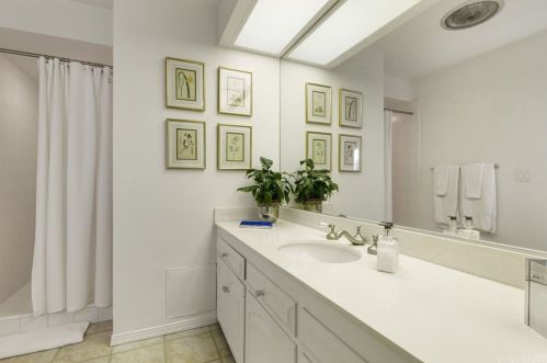 5242 Amestoy Ave, Van Nuys CA 91406-2112 exterior