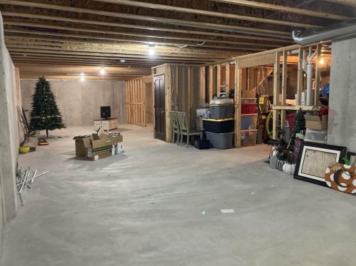 907 Lotus Trl, Menasha WI  54952-8852 exterior