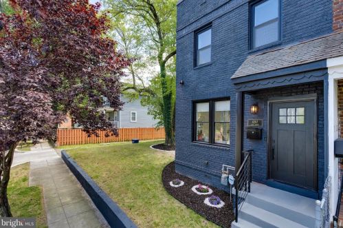 4207 Eads St, Washington, DC 20019-3440