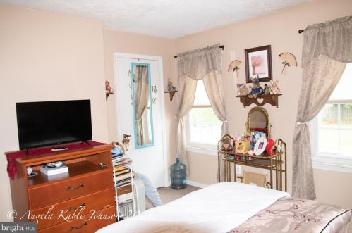 34 Mallard Ct, Charles Town WV  25414-5804 exterior