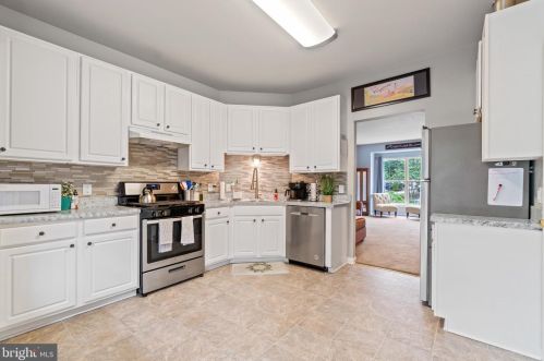 10048 Moxleys Ford Ln, Bristow VA  20136-3001 exterior