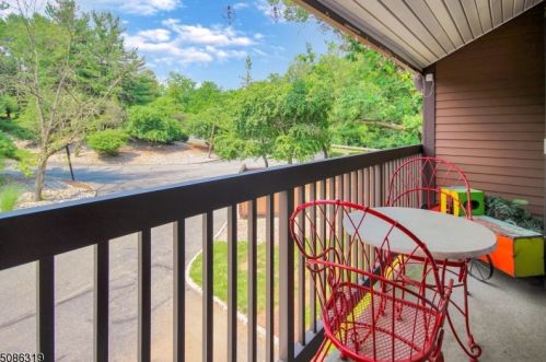 2 Meadowview Dr, Annandale NJ  08801-1516 exterior