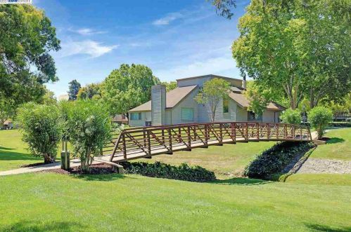 7426 Stonedale Dr, Pleasanton CA  94588-3737 exterior