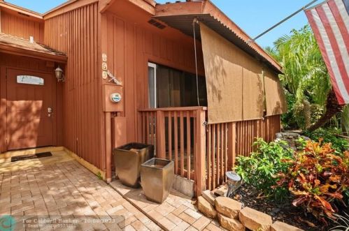 463 11th Ter, Dania Beach, FL 33004-4510