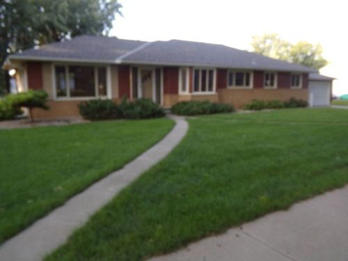 306 7th St, Ireton, IA 51027-7723