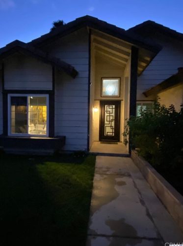 29119 Florabunda Rd, Santa Clarita CA  91387-2274 exterior