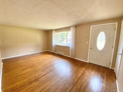 1501 Roosevelt Ave, Library, PA 15129-9637
