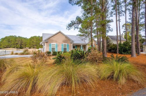 61 Downing Dr, Beaufort, SC 29907-1138