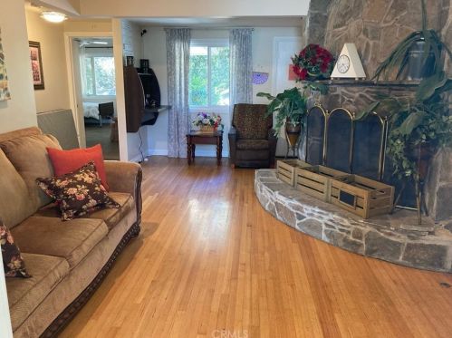 400 Carter Ave, Sierra Madre, CA 91024-1024