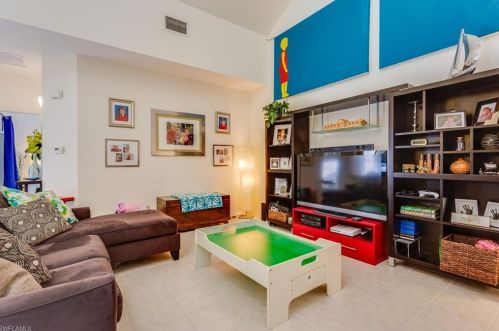 4321 Covey Cir, Naples, FL 34109-2502