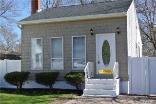 4 Ditmas Ave, Manor Park, NY 11950-4302