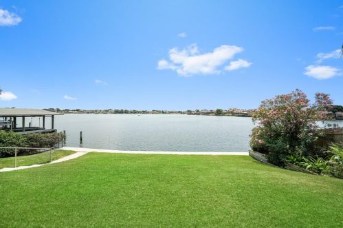 2926 Dominique Dr, Galveston TX 77551-1572 exterior