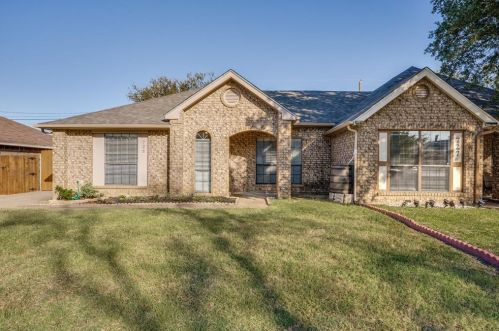 725 Ballard St, Cedar Hill, TX 75104-9255