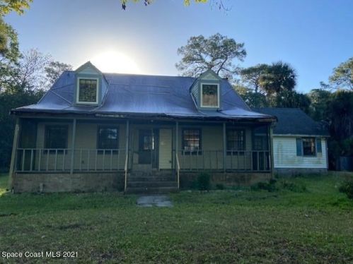 7595 Turkey Point Dr, Titusville, FL 32780-7550