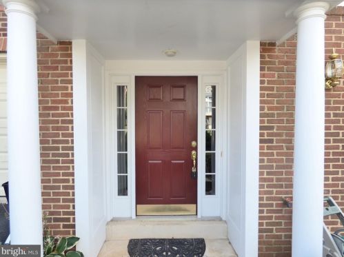 8064 Montour Heights Dr, Gainesville, VA 20155-3812