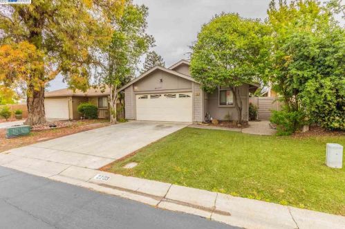 2203 Westgate Dr, West Pittsburg, CA 94565-5313