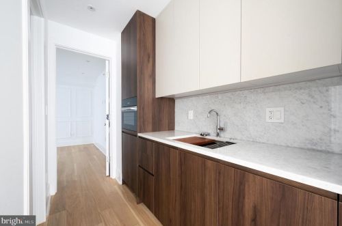 3302 Cleveland Ave, Washington DC 20008-3456 exterior