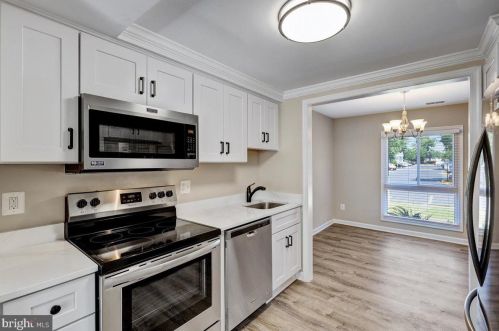 601 Clearwater Ct, Herndon VA  20170-4125 exterior