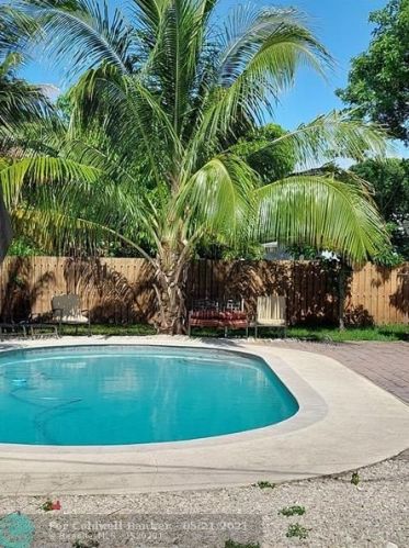 6709 19th St, Hollywood, FL 33023-2122