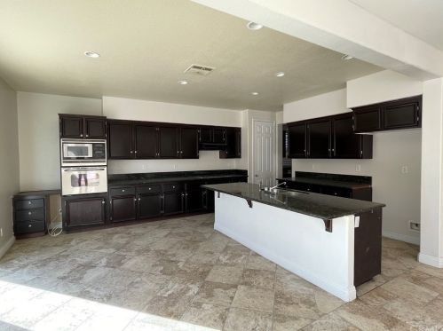 12373 Los Moras Way, Victorville CA  92392-4804 exterior