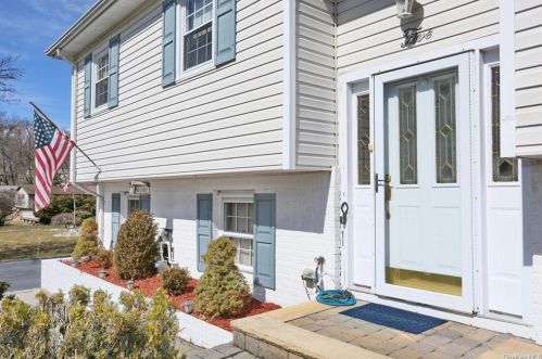 5 Frederick St, Garnerville, NY 10923-1007