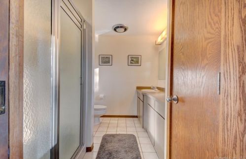 139 Wyneding Hill Rd, Manchester CT  06040-6608 exterior