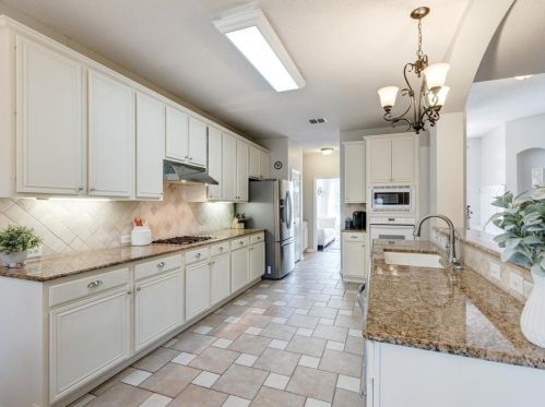 5701 Northcrest Dr, Lewisville TX  75028-4803 exterior