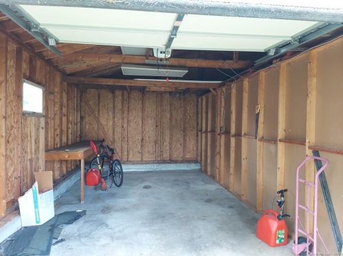 23 Flint Ct, Groton CT  06340-4824 exterior