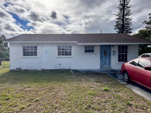 1448 8th St, West Palm Beach, FL 33401-3045