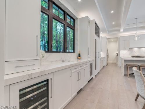 336 1st Ave, Naples FL  34102-5905 exterior
