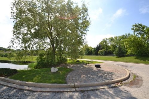 2660 Hidden Dr, Milwaukee WI 53221-3241 exterior