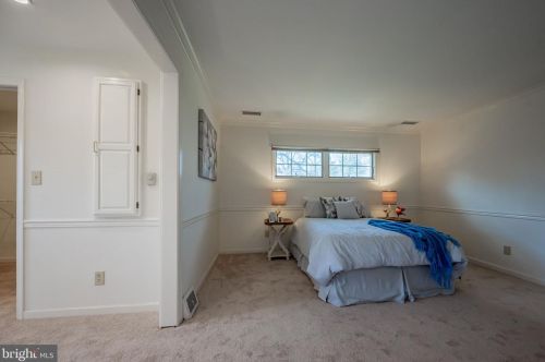 1912 Beechwood Dr, Wilmington DE  19810-4359 exterior