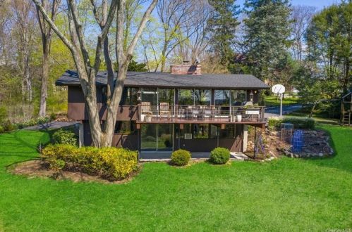 66 Crest Rd, Chappaqua, NY 10514-2706