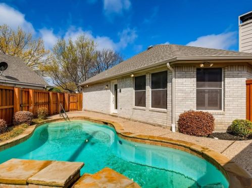 18640 Gibbons Dr, Dallas TX  75287-4042 exterior