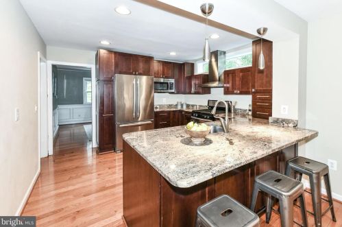 3027 Crane Dr, Falls Church VA  22042-3004 exterior