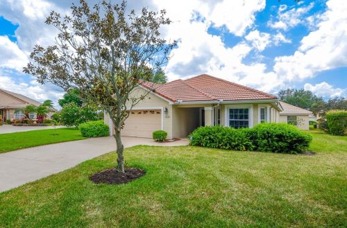 215 Lake Region Blvd, Winter Haven, FL 33881-9567