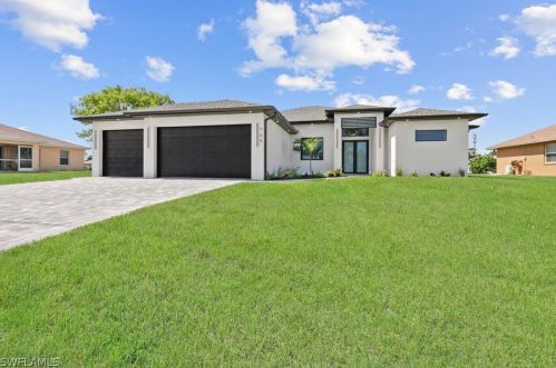 705 21st St, Cape Coral, FL 33990-0033