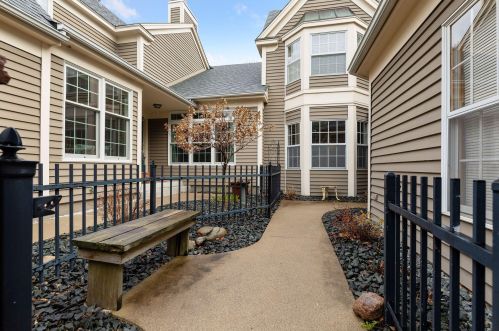 1526 Glenbeigh Ct, Saint Paul, MN 55125-3316