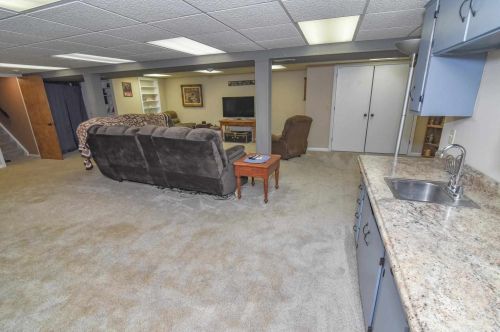 8883 Valley Circle Dr, Florence KY  41042-9523 exterior