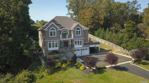 4 Thornton Dr, Northport, NY 11768-1319