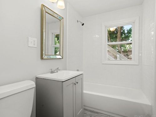 719 Queen St, Bridgeport CT  06606-3379 exterior