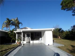 805 Fair Winds Dr, Nokomis, FL 34275-2536