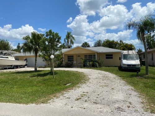 824 98th Ave, Naples, FL 34108-2226