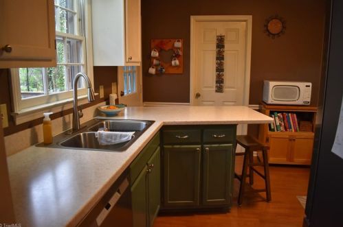 1123 Pepper Hill Rd, Greensboro NC  27407-2837 exterior