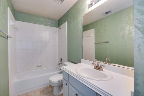 4604 Deer Valley Ln, Richardson TX  75082-3872 exterior