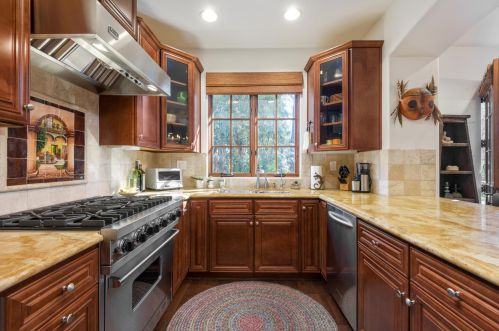 1024 Canon Perdido St, Santa Barbara CA  93103-2454 exterior