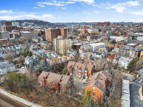 2 Graham Pl, Pittsburgh PA  15232-1611 exterior