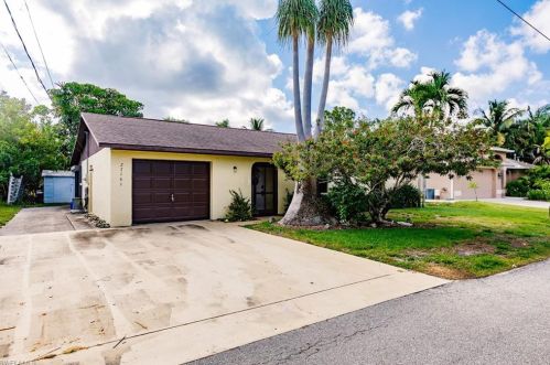 27161 Sun Aqua Ln, Bonita Springs, FL 34135-4740
