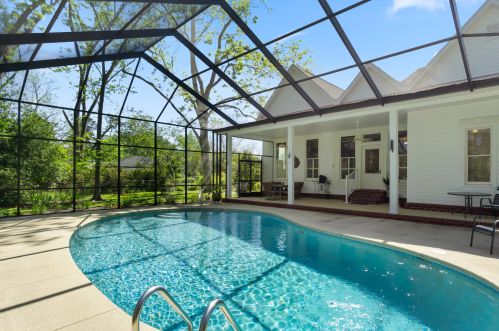 681 Main St, Sunny Hills, FL 32428-1252
