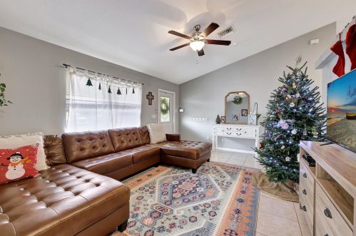 1910 Dorado Ln, Fort Pierce FL 34953-1826 exterior